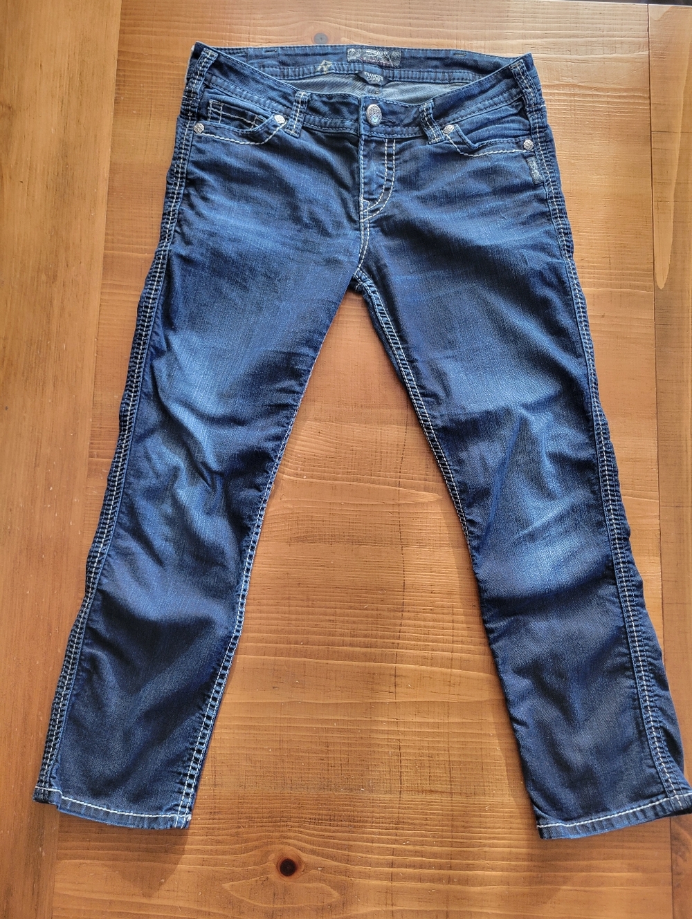 Silver Francis Dark Wash Capri Jeans Size 30 Inseam 25 In Enbroidered Pockets